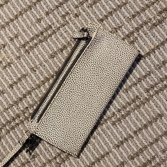 Steve madden wallet garunteed authentic - Picture 3 of 4